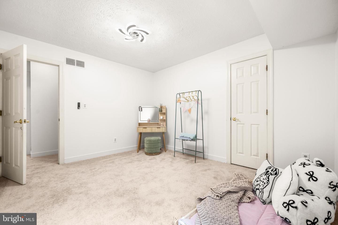 11901 Woodmews Cir