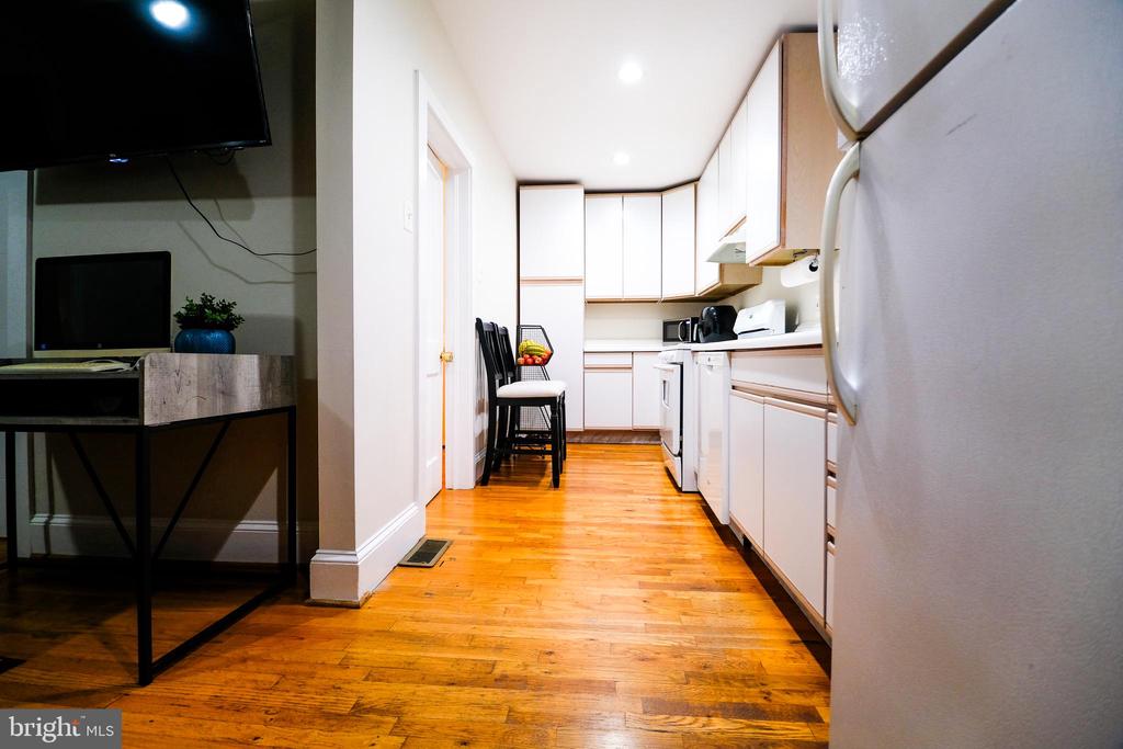 905 WOODSDALE ROAD