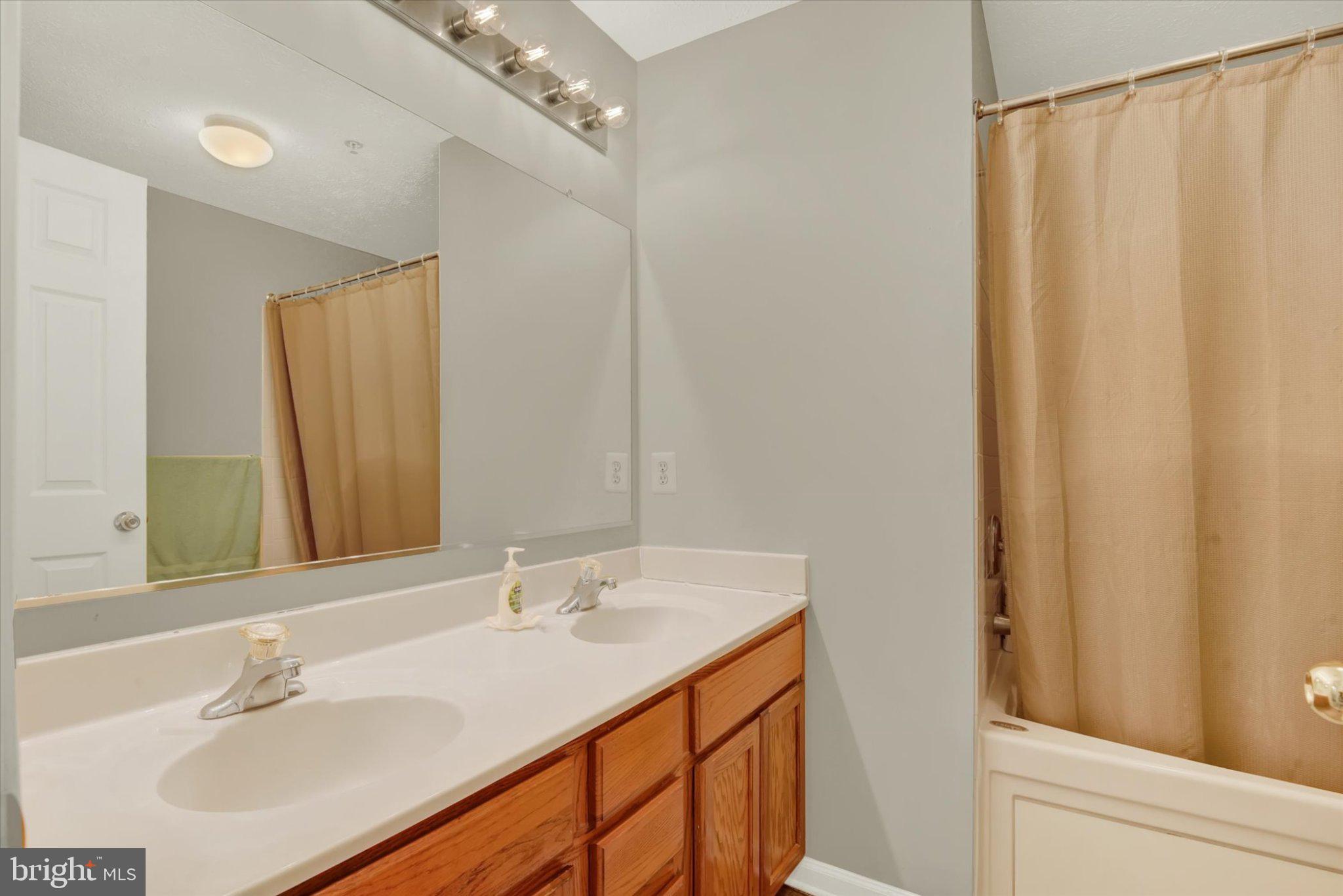 11068 ALEX WAY 11068