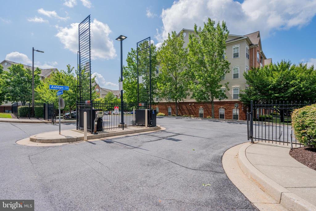 9661 ASHLYN CIRCLE Unit: 9661