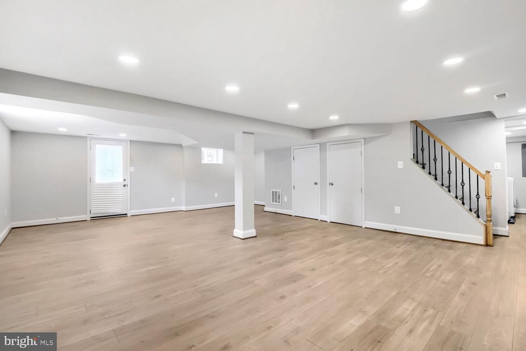 4912 RIDGE ROAD