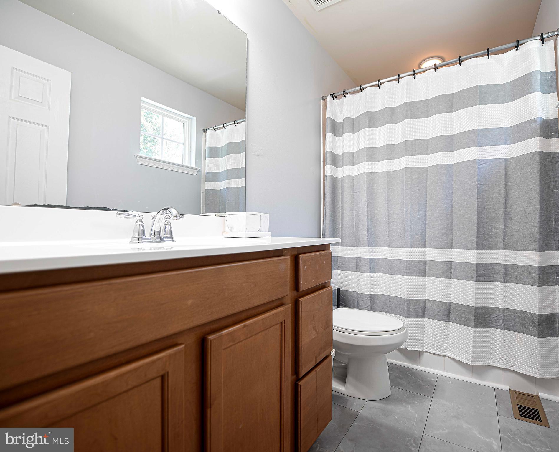 61 van Weaver Dr
