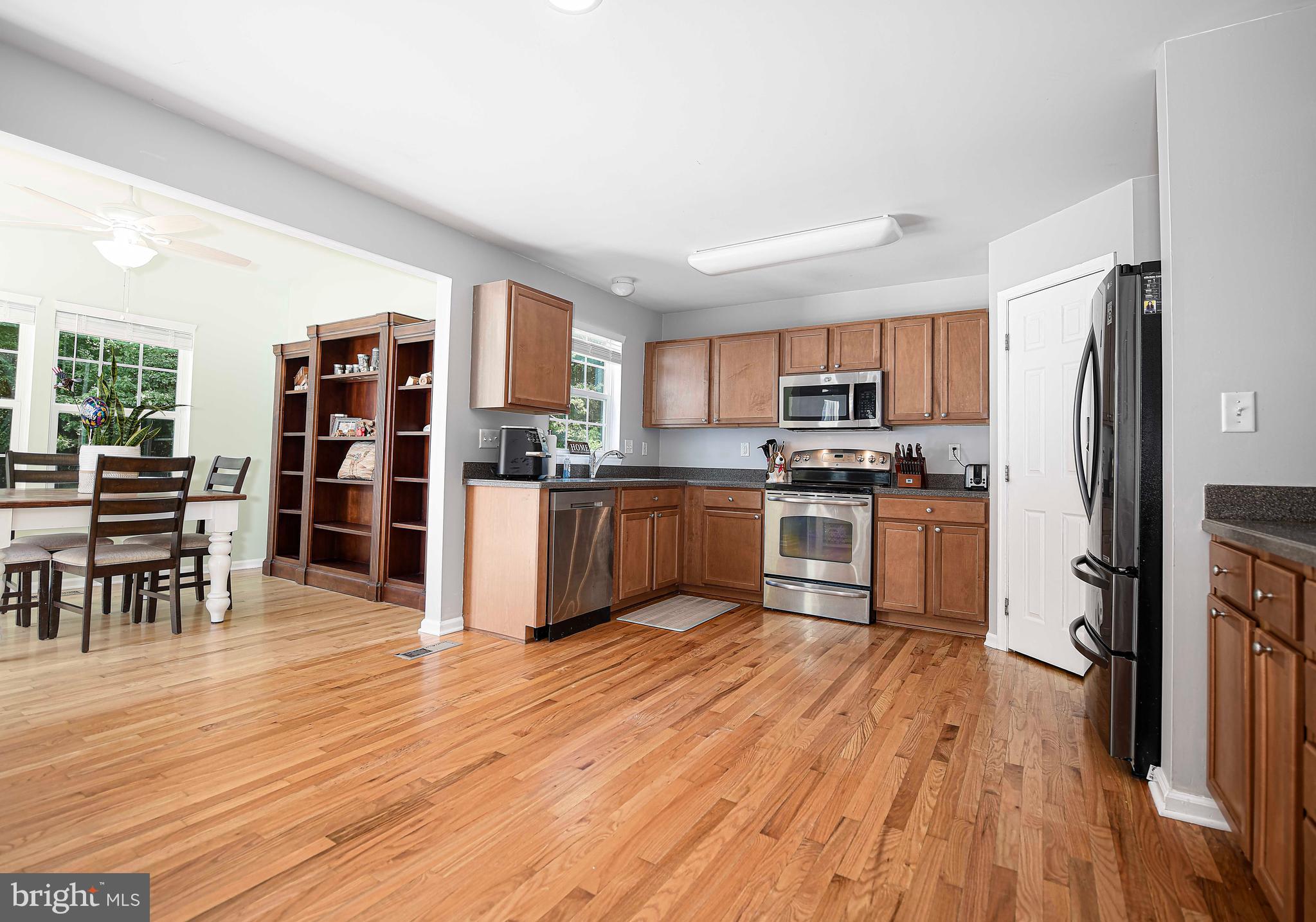 61 van Weaver Dr