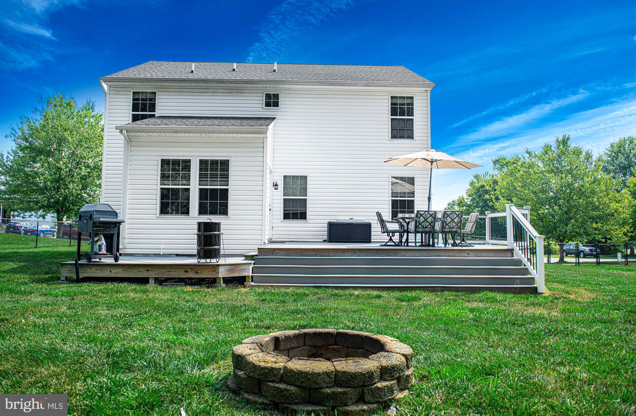 61 van Weaver Dr