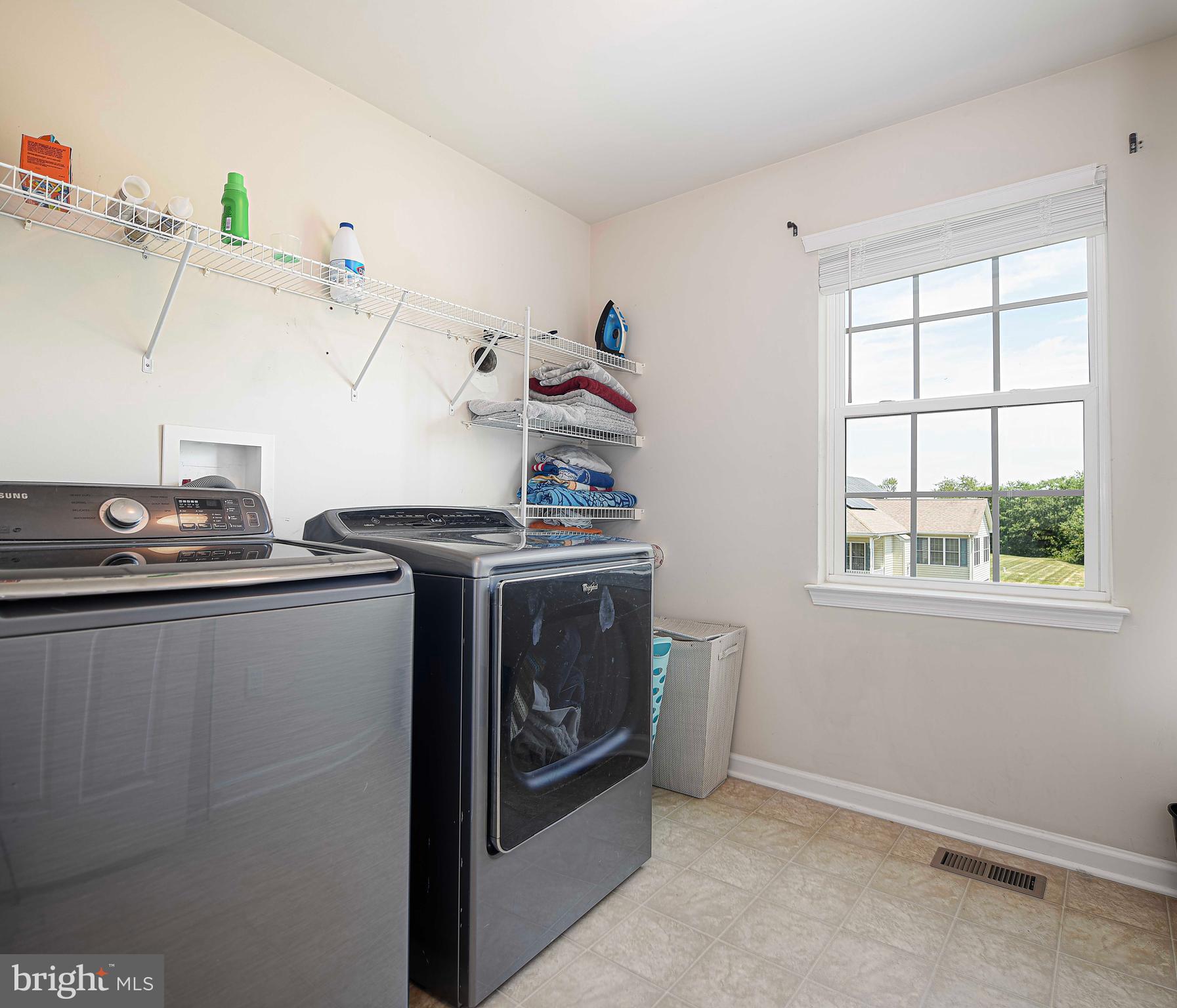 61 van Weaver Dr