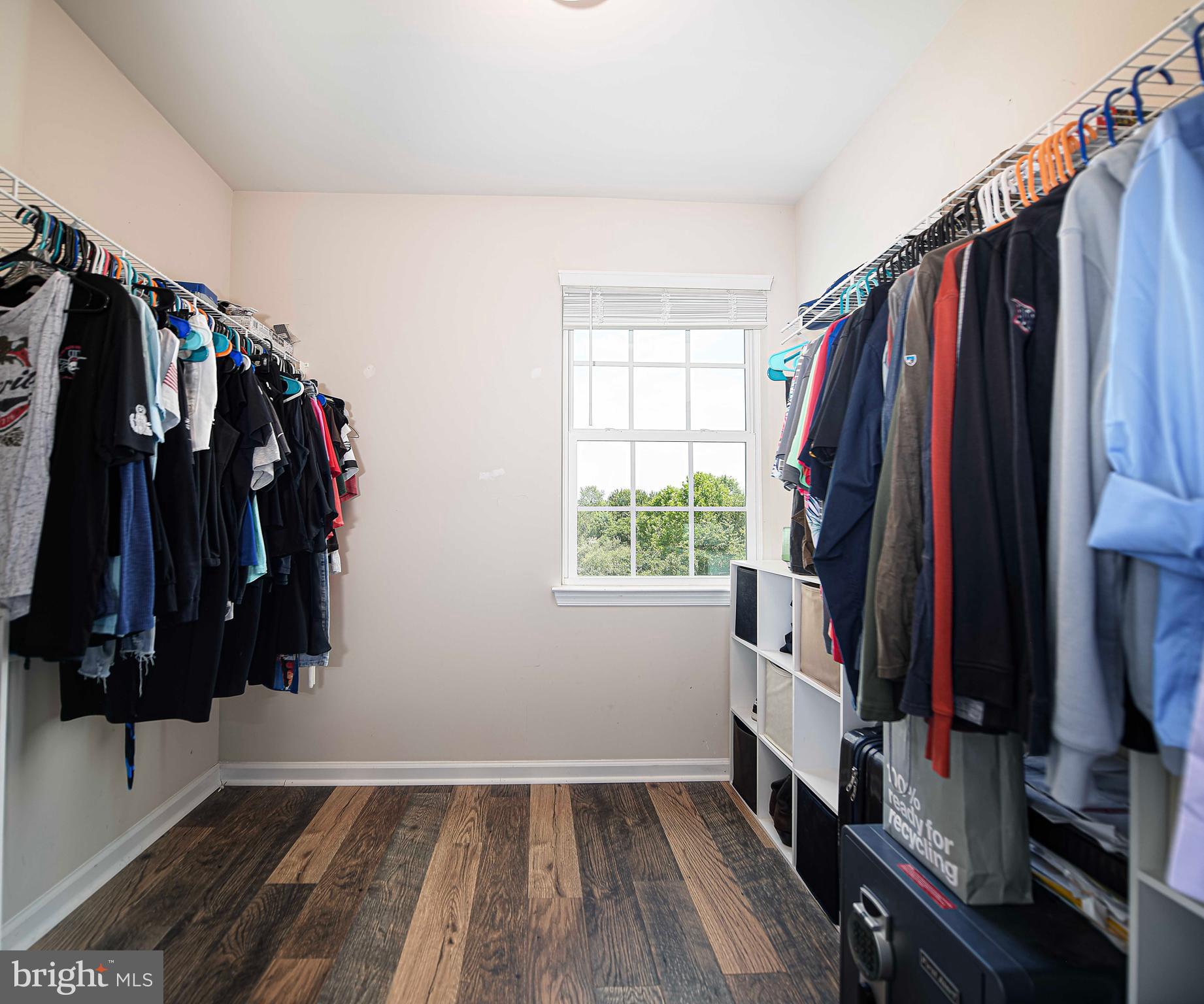 61 van Weaver Dr