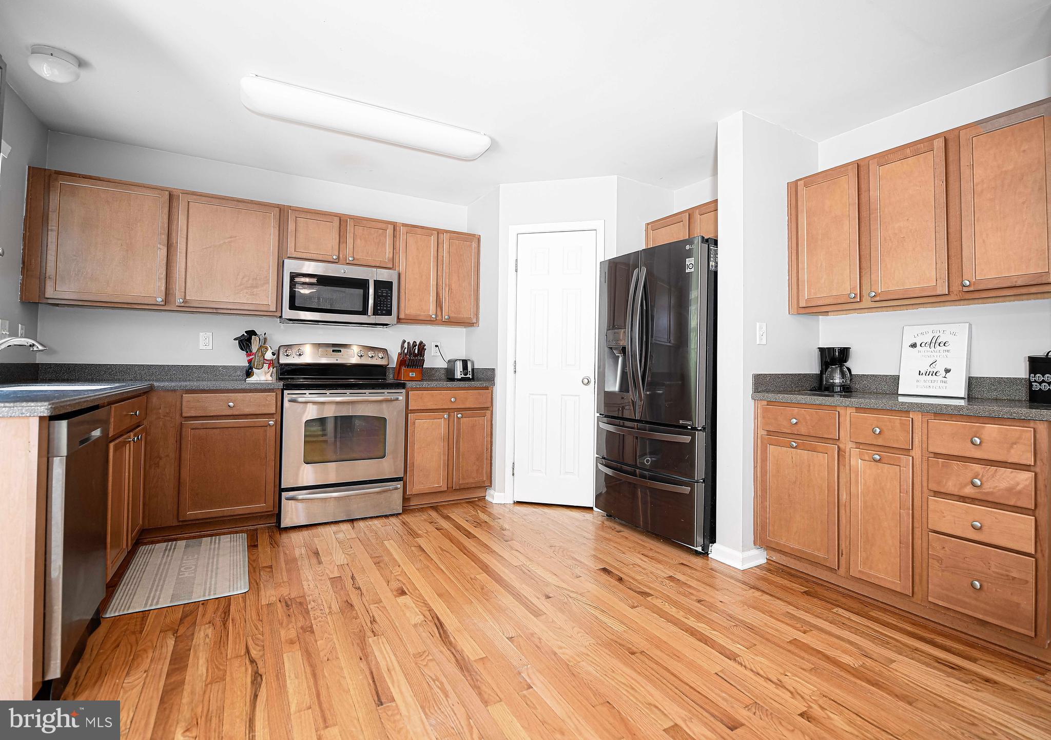 61 van Weaver Dr