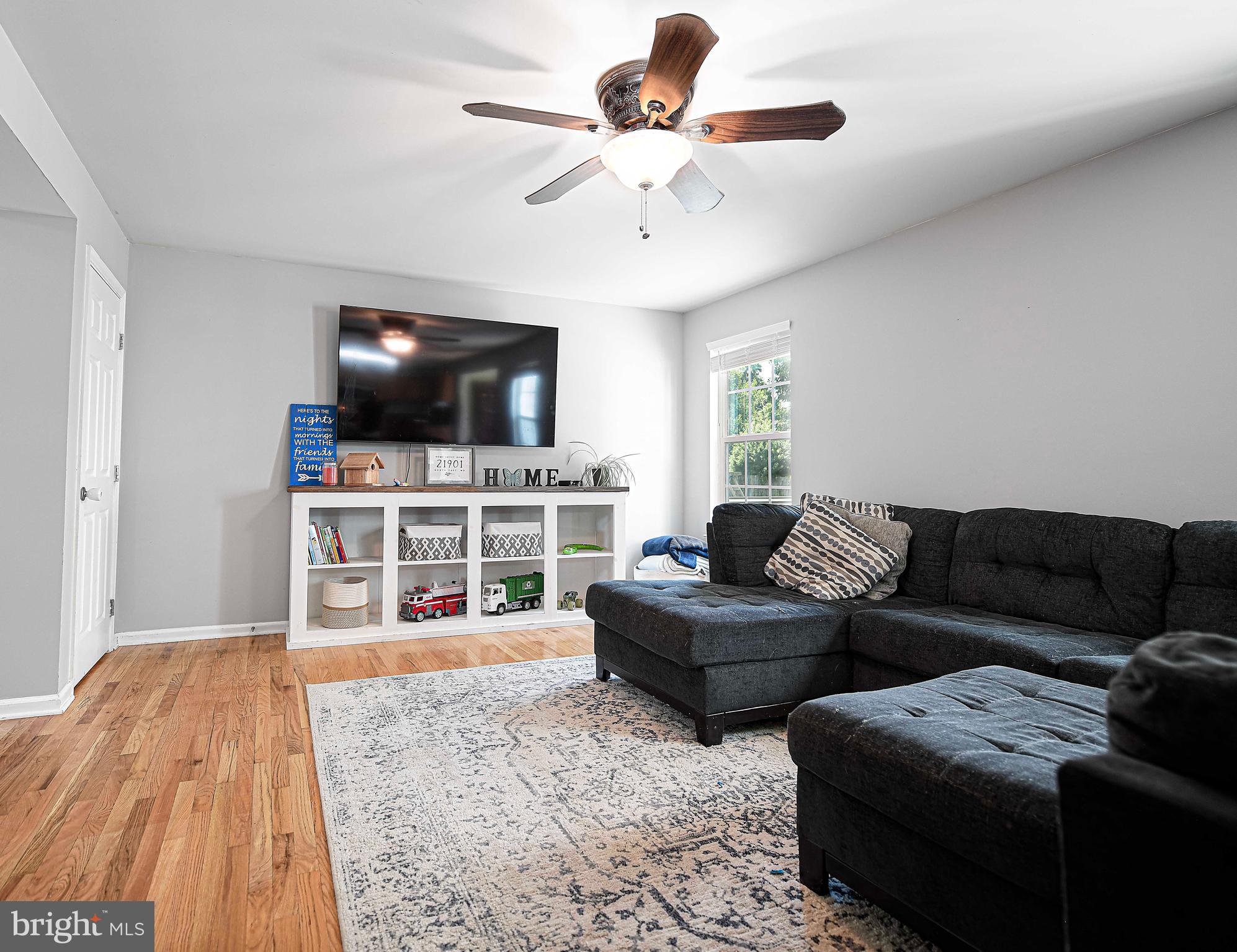 61 van Weaver Dr
