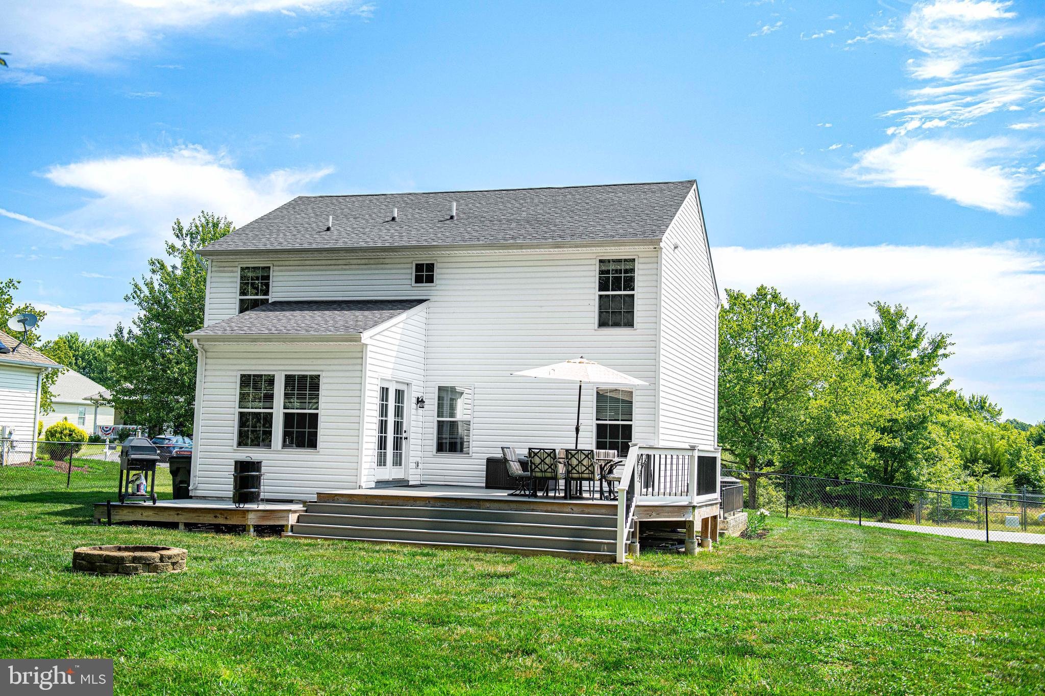 61 van Weaver Dr