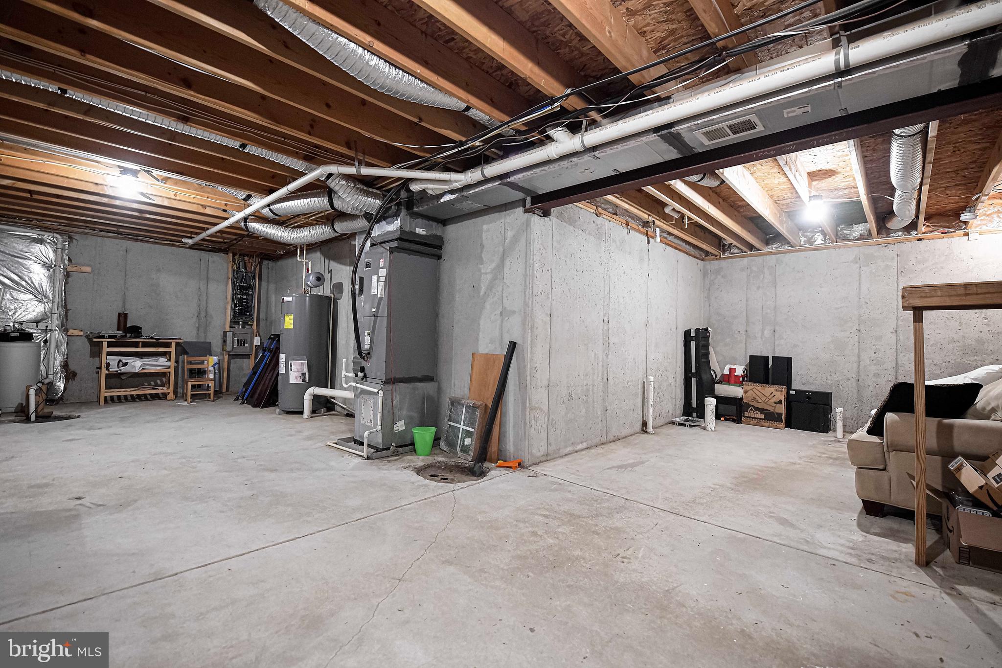 61 van Weaver Dr
