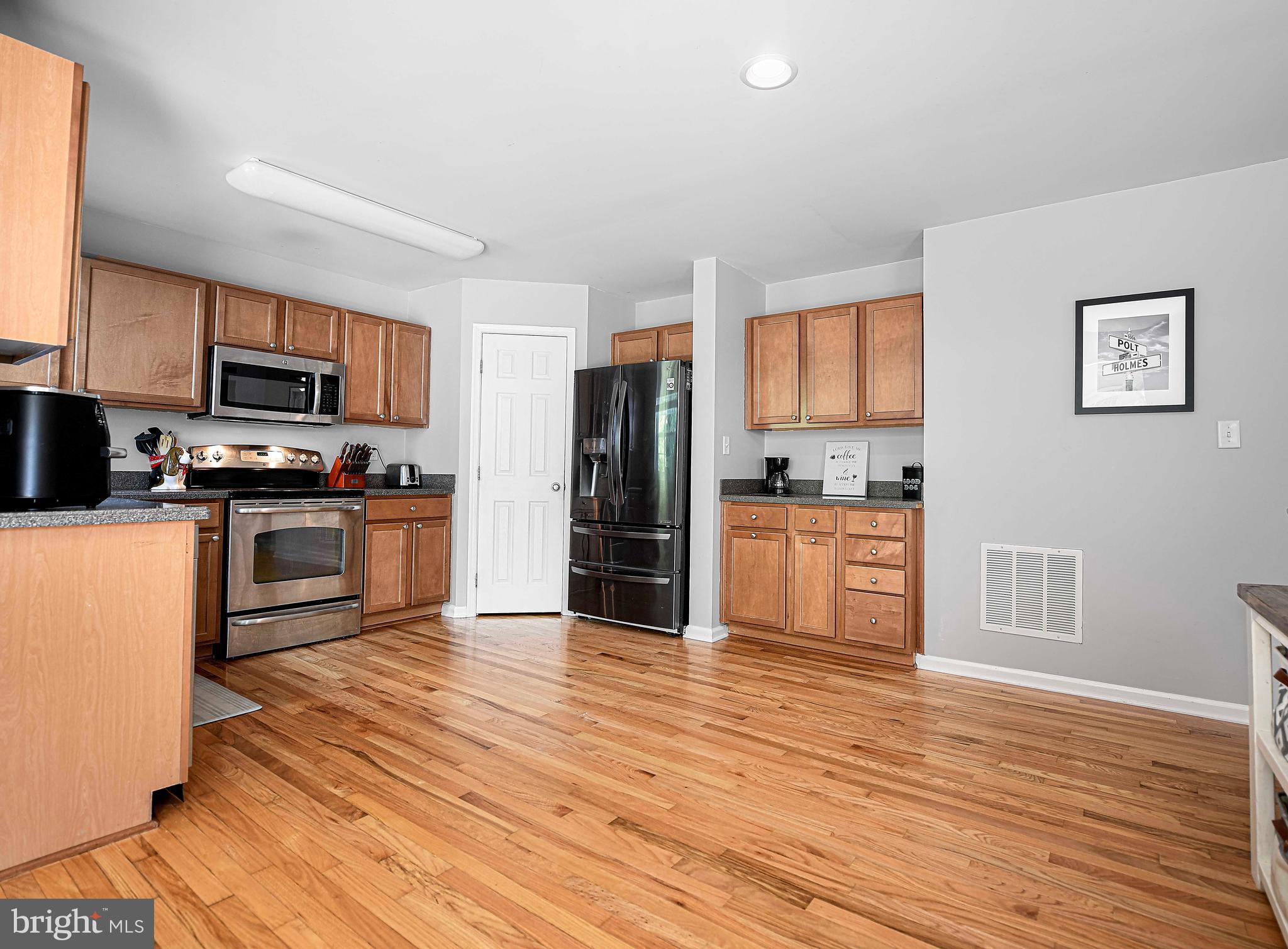 61 van Weaver Dr