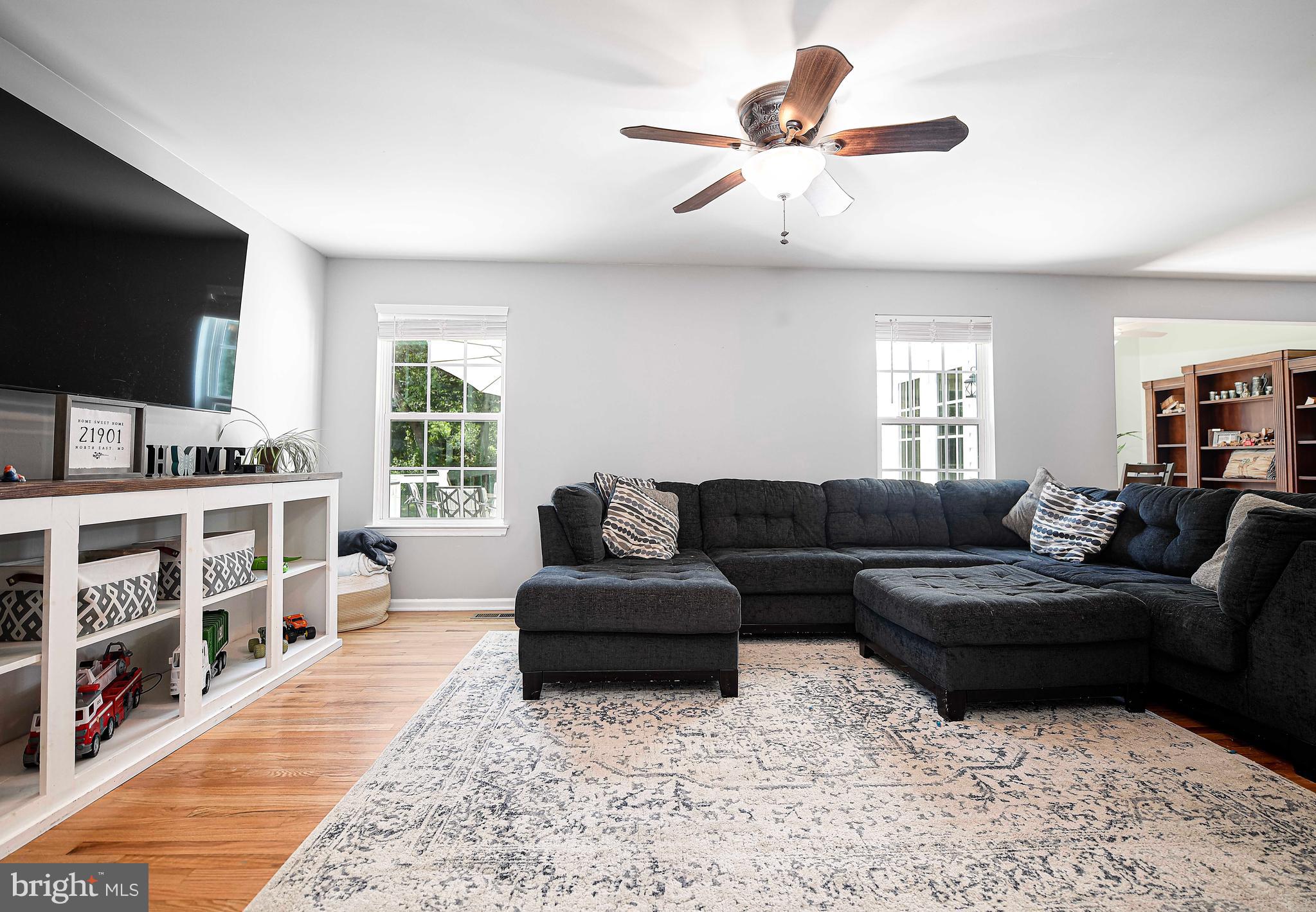 61 van Weaver Dr