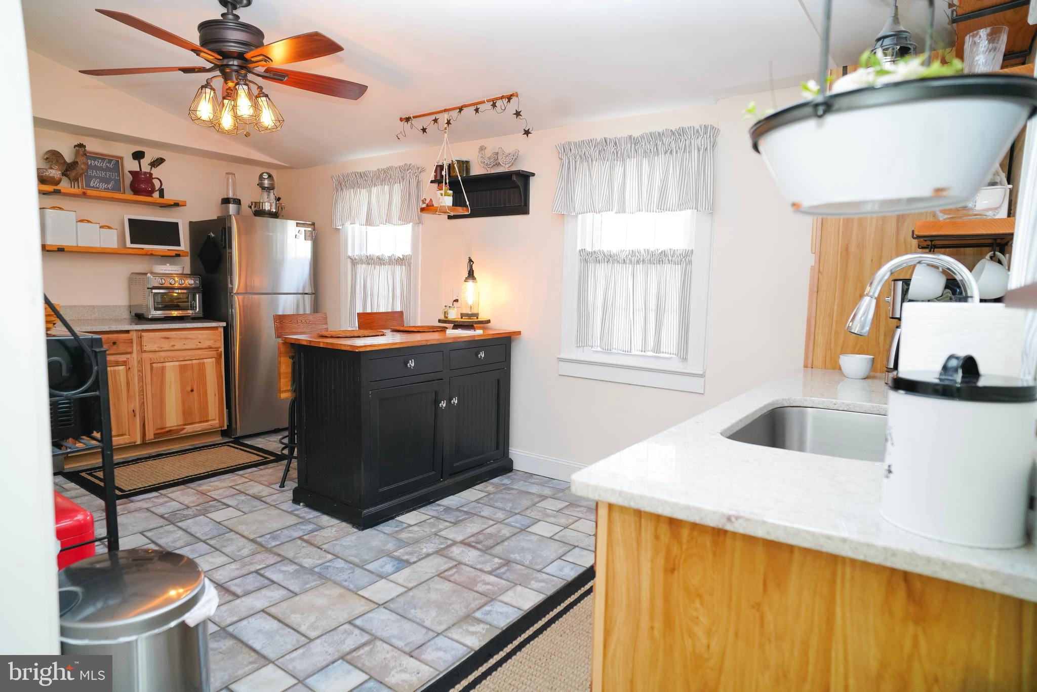1136 MECHANICS VALLEY ROAD
