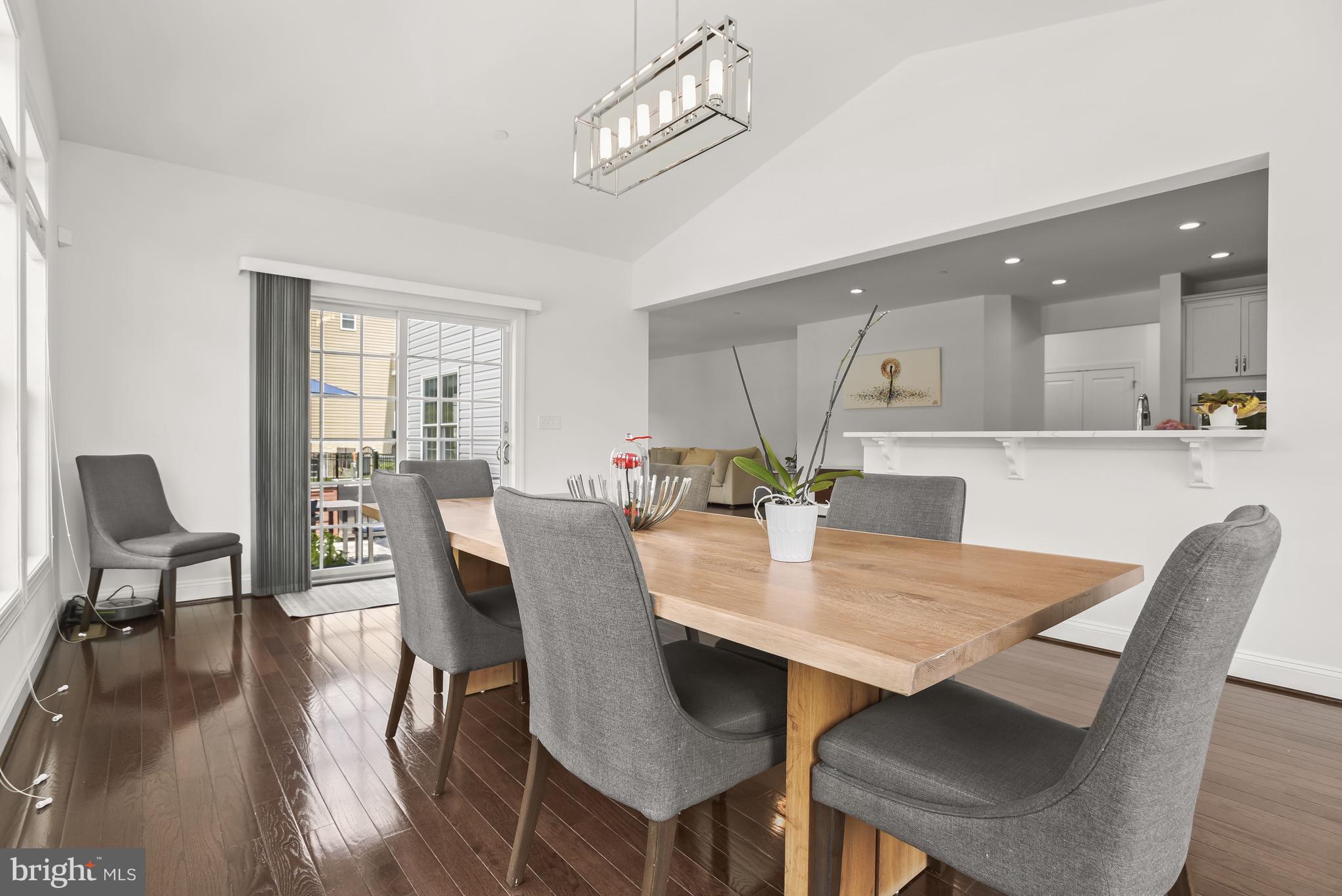 6691 CHATEAU BAY COURT