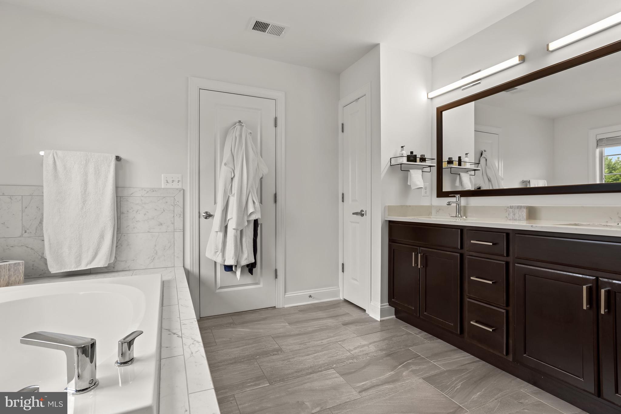 6691 CHATEAU BAY COURT