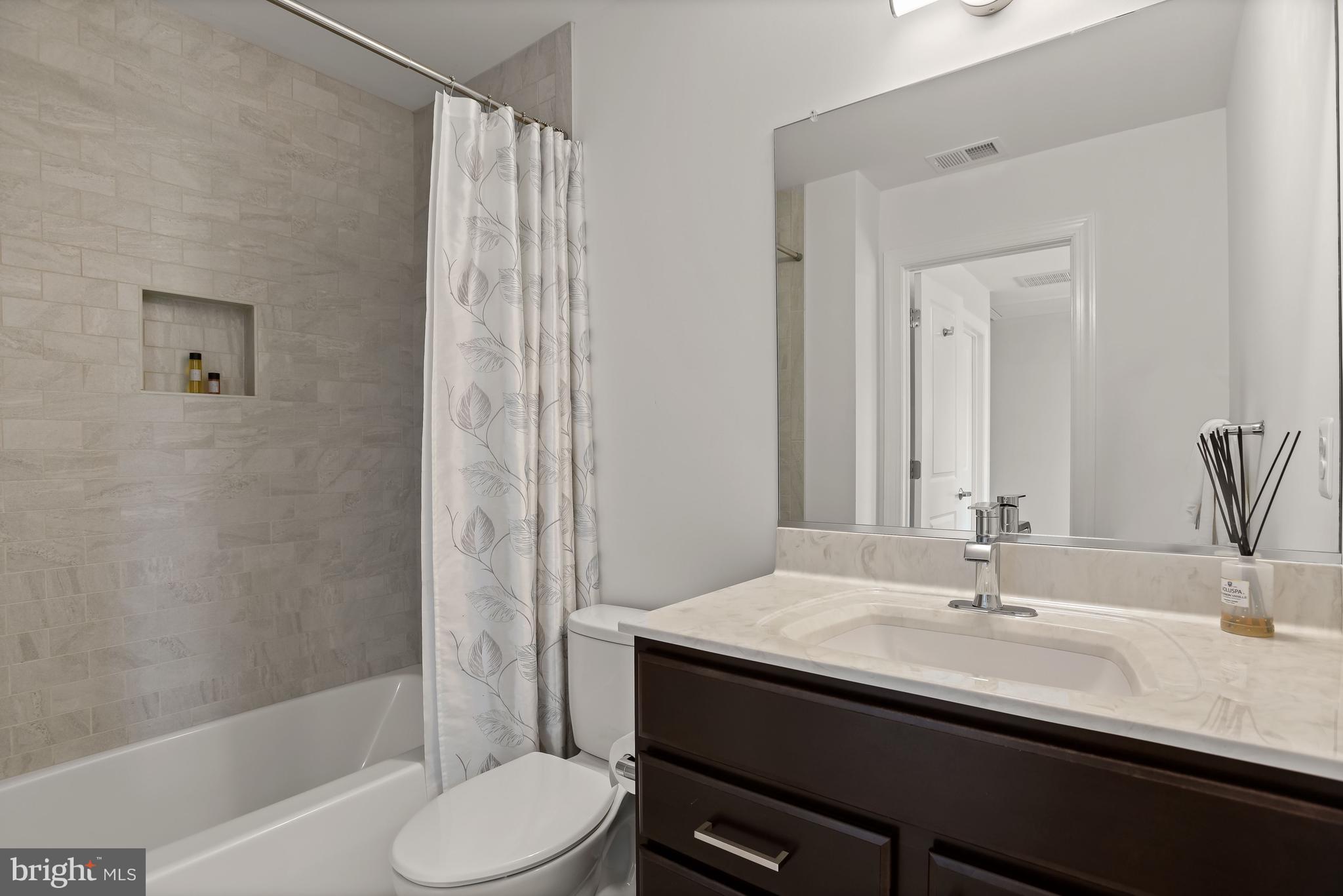 6691 CHATEAU BAY COURT