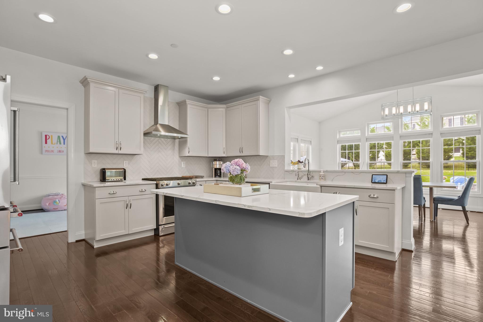 6691 CHATEAU BAY COURT