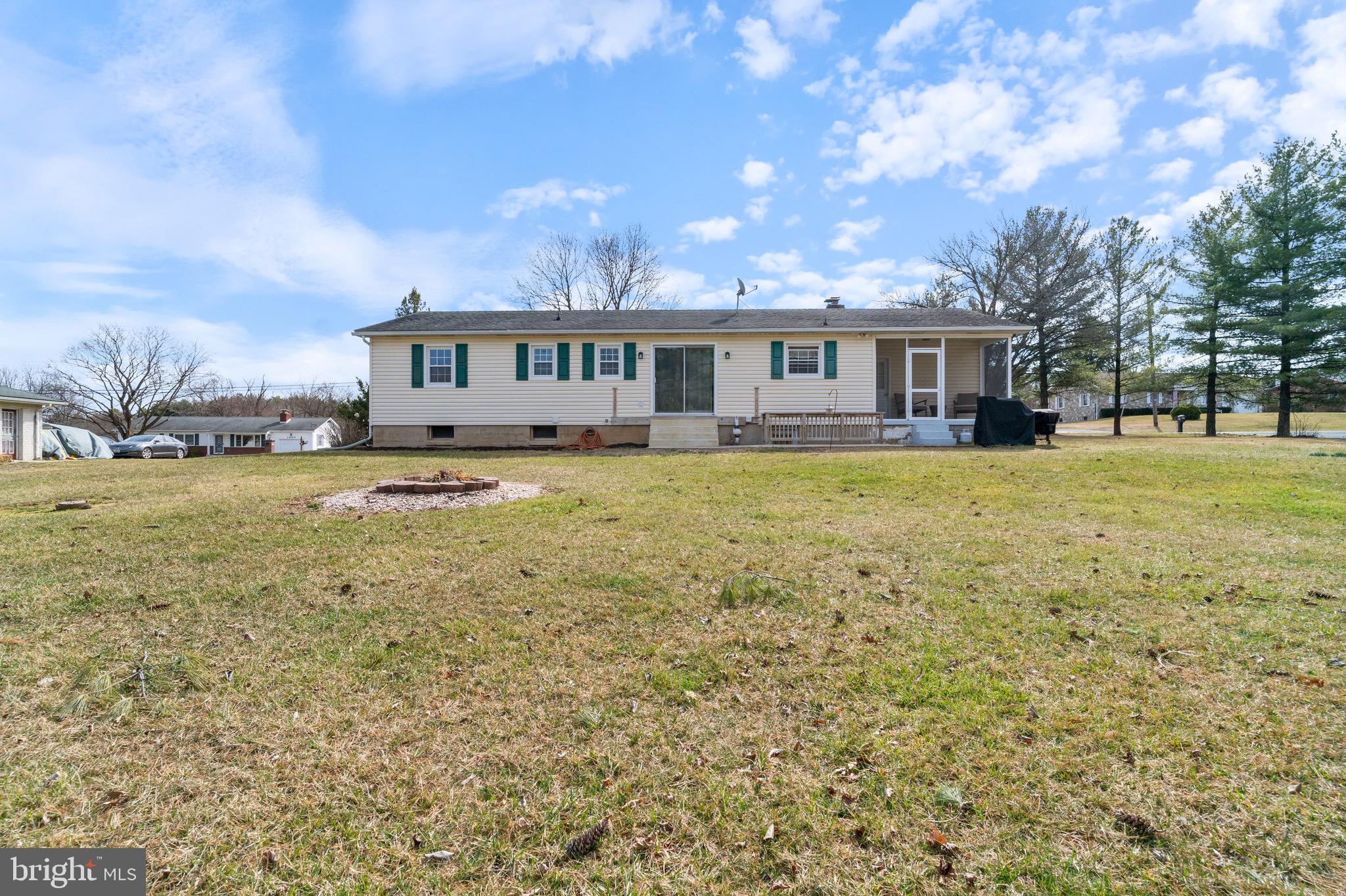 1204 Random Ridge Rd