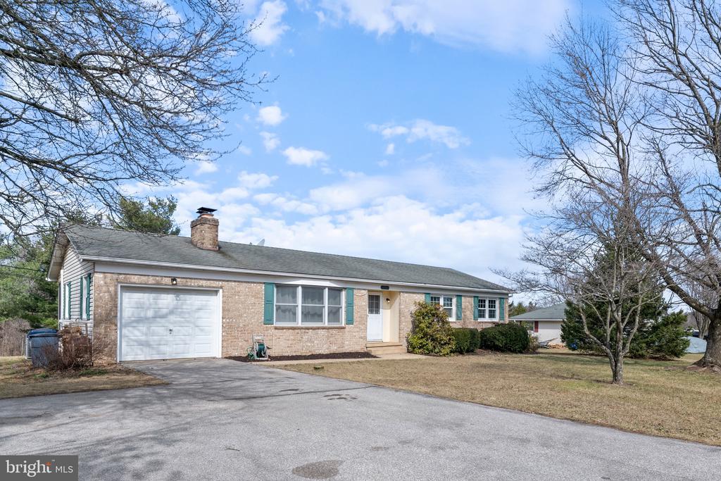 1204 Random Ridge Rd