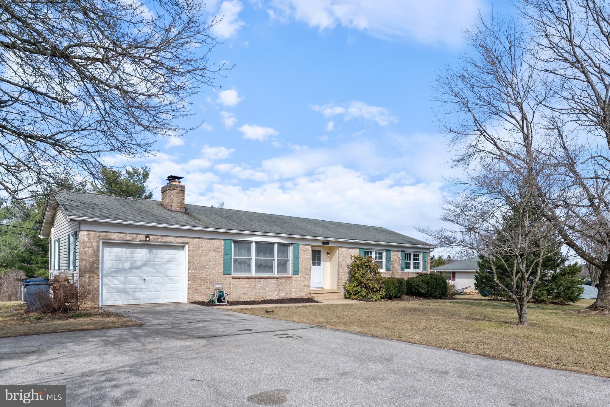 1204 Random Ridge Rd