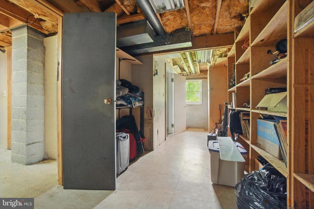 4202 Wolf Ct