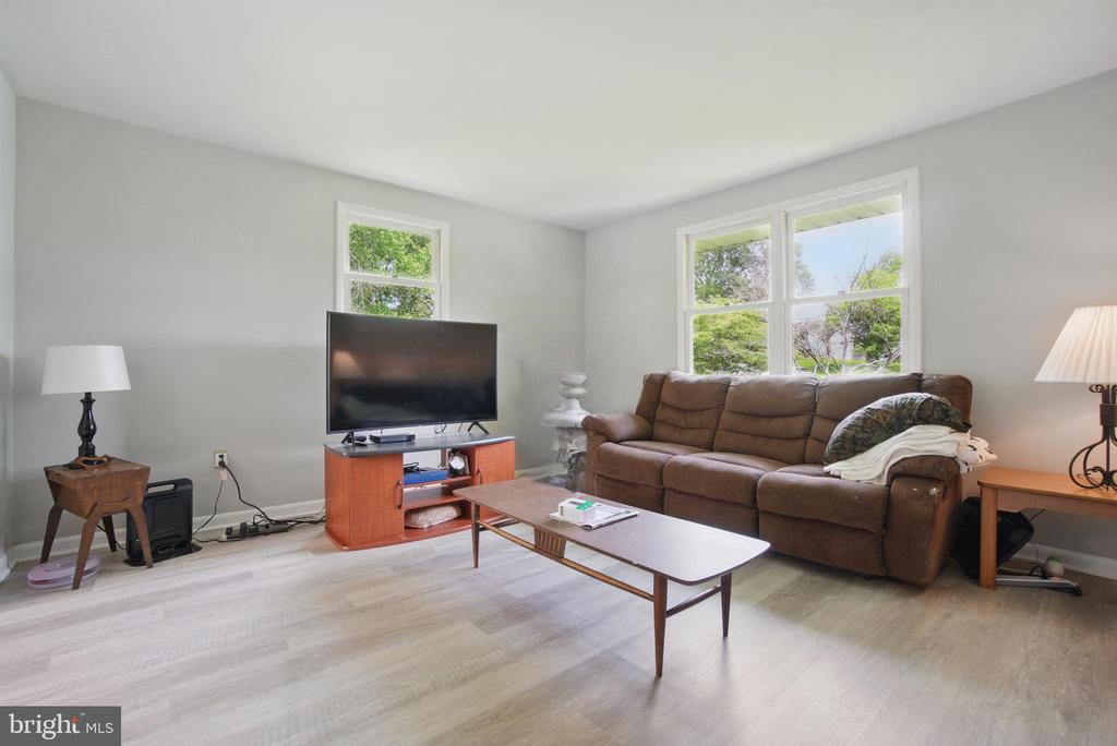 4202 Wolf Ct