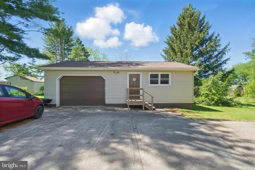 4202 Wolf Ct