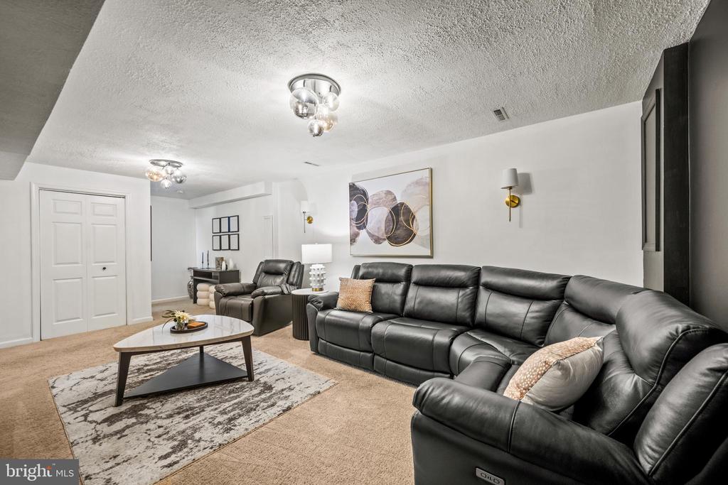 3925 Brittany Ln