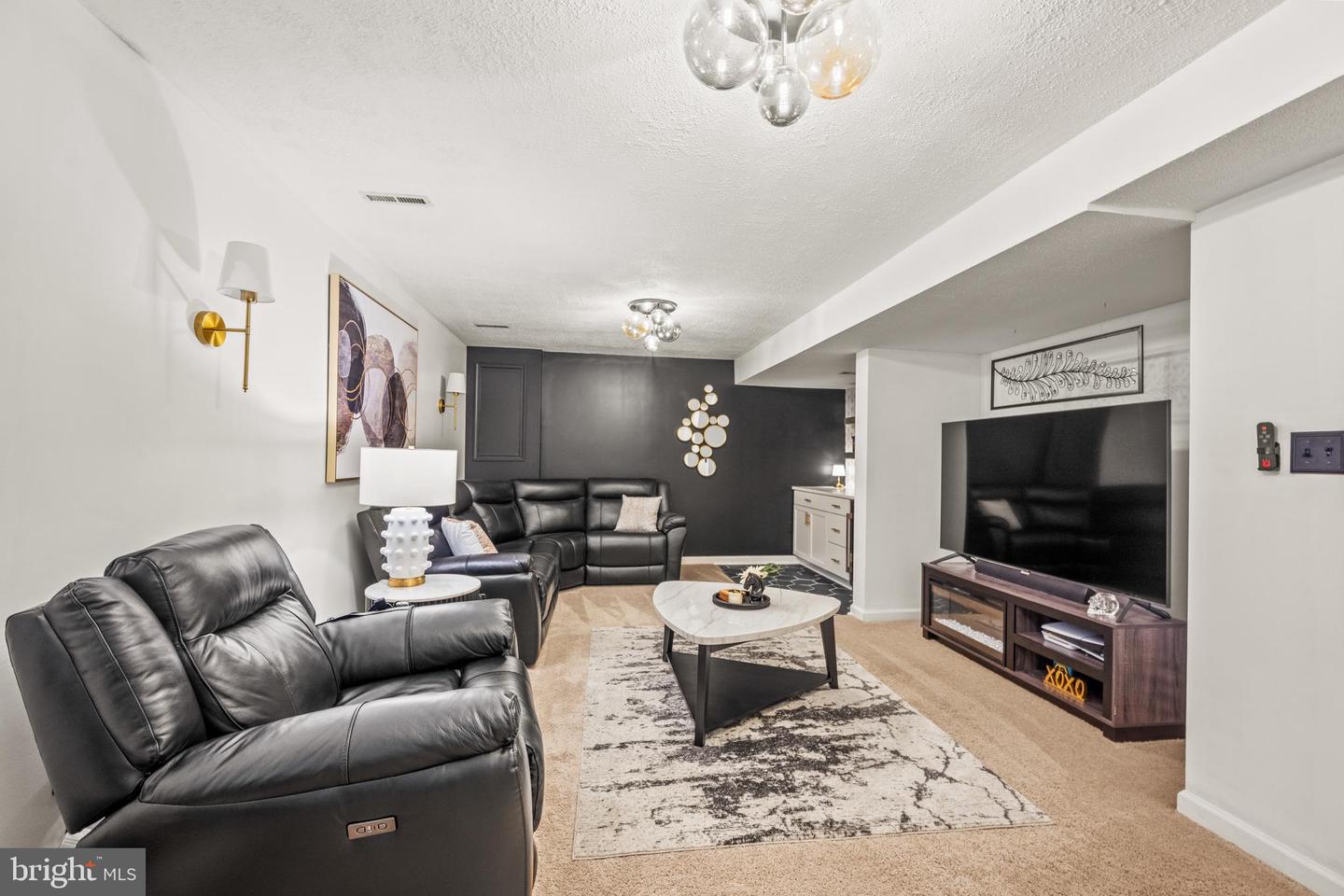 3925 Brittany Ln