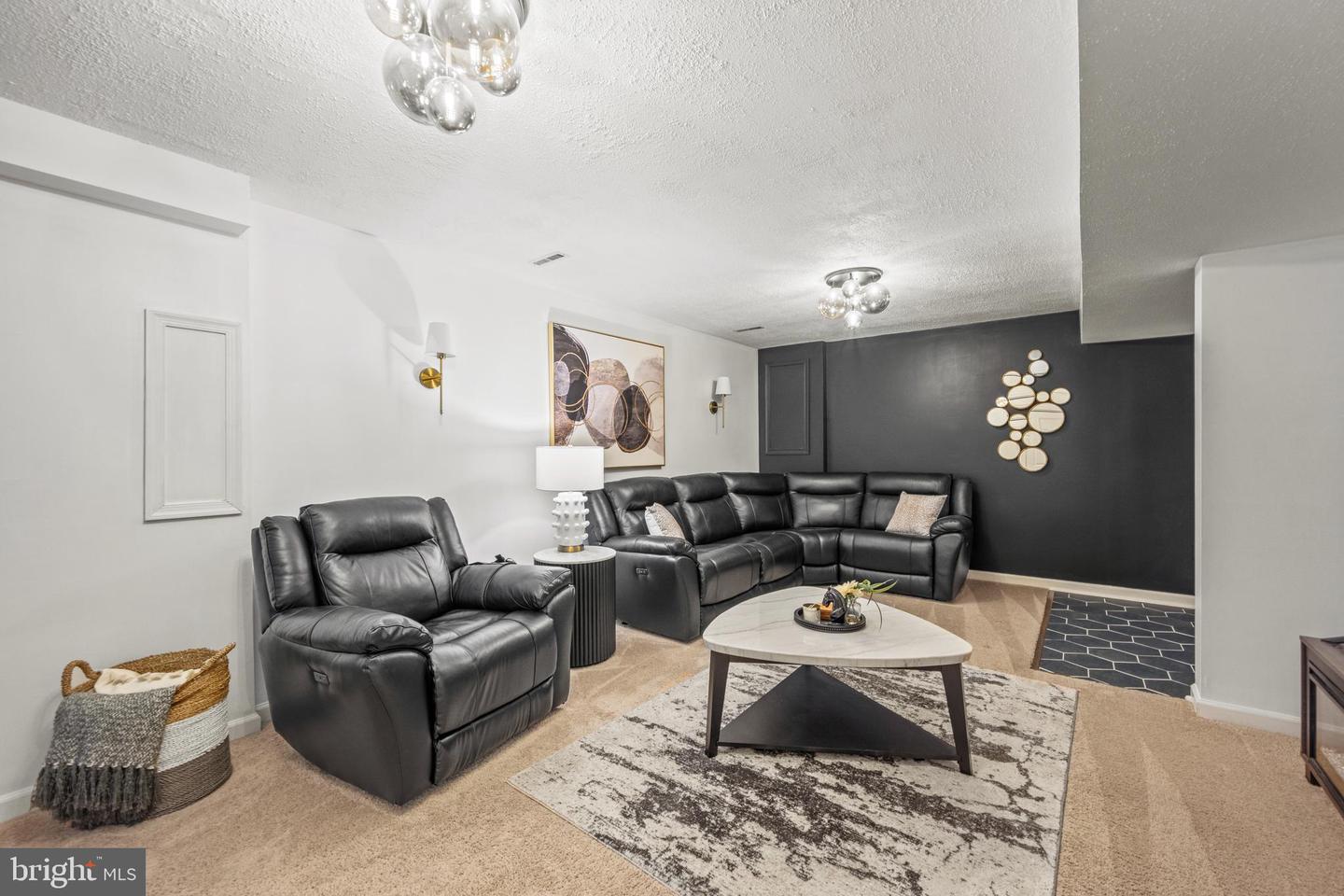 3925 Brittany Ln