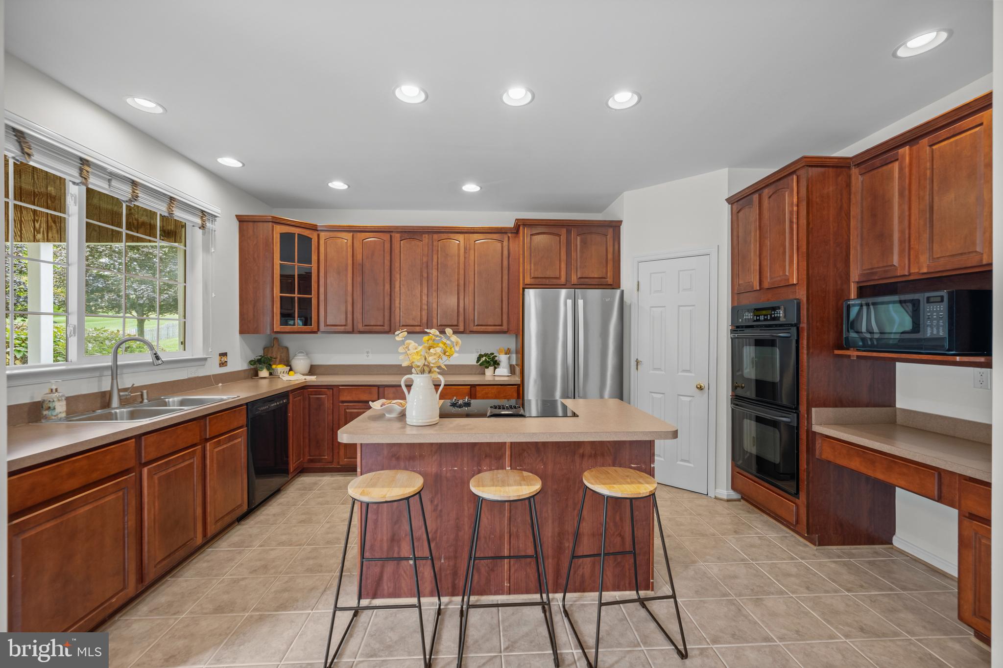 3737 ALMAR COURT