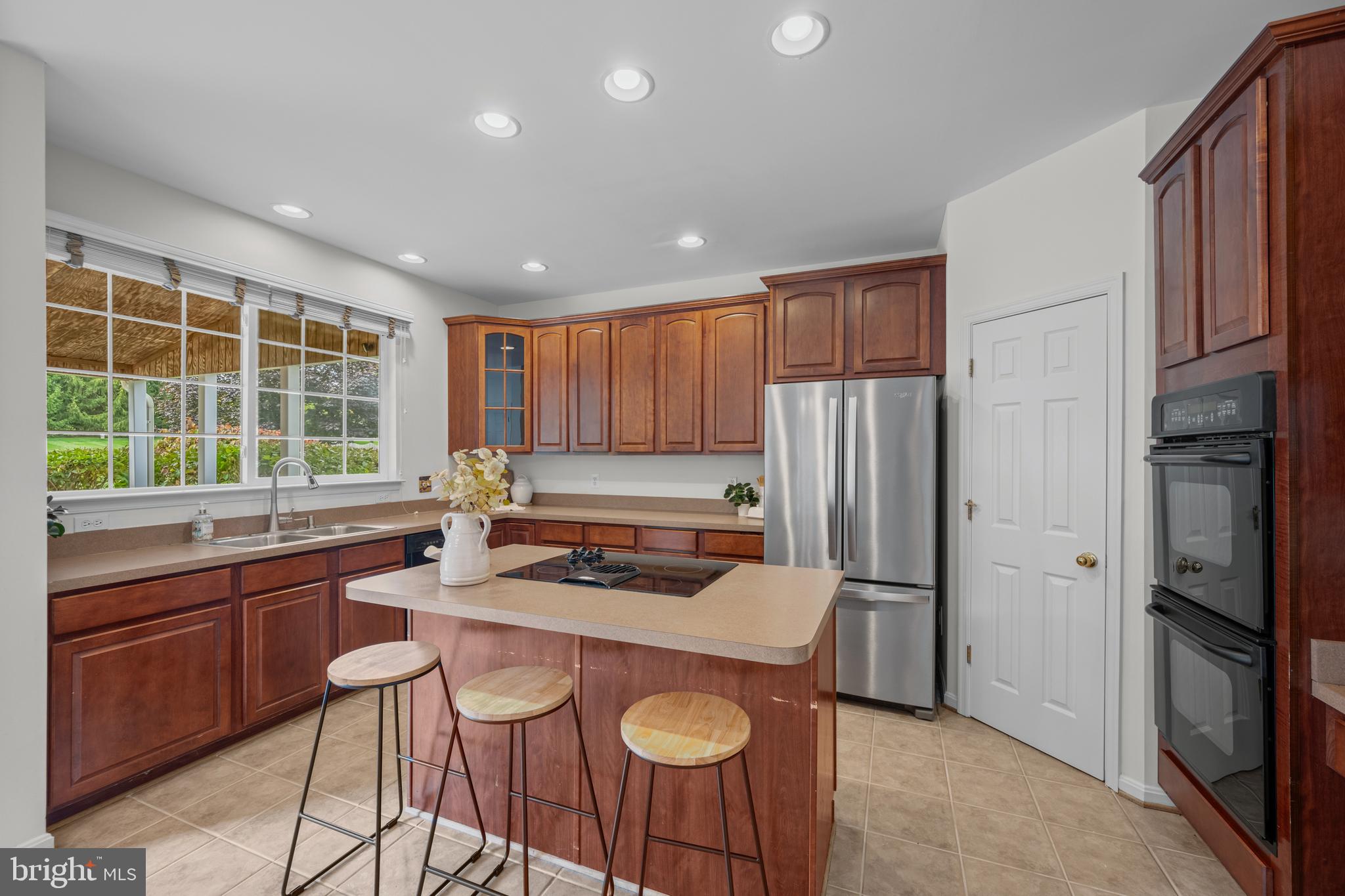 3737 ALMAR COURT