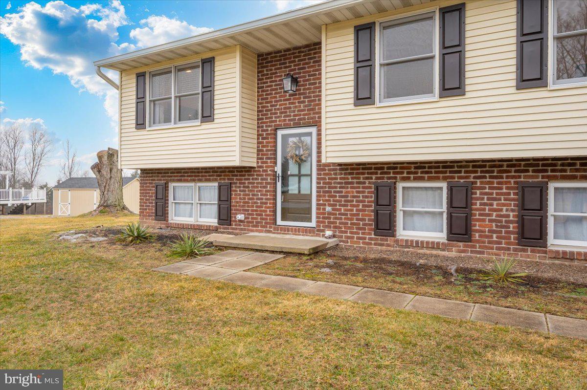 1589 SMILEY DRIVE