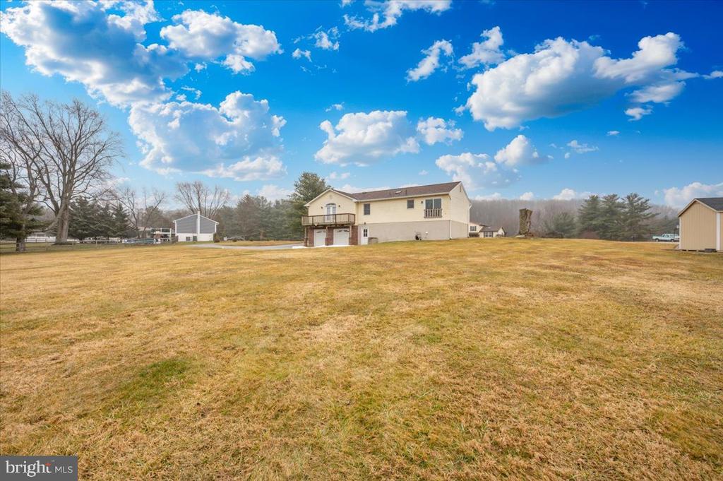 1589 SMILEY DRIVE