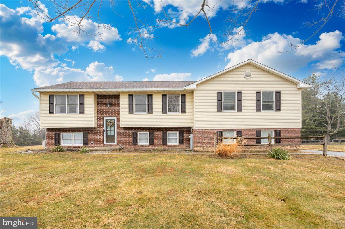 1589 SMILEY DRIVE