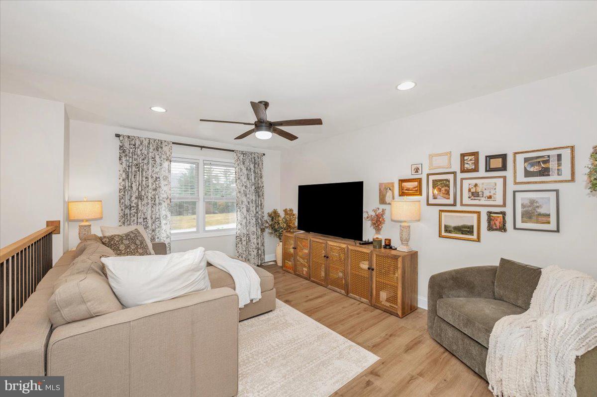 1589 SMILEY DRIVE