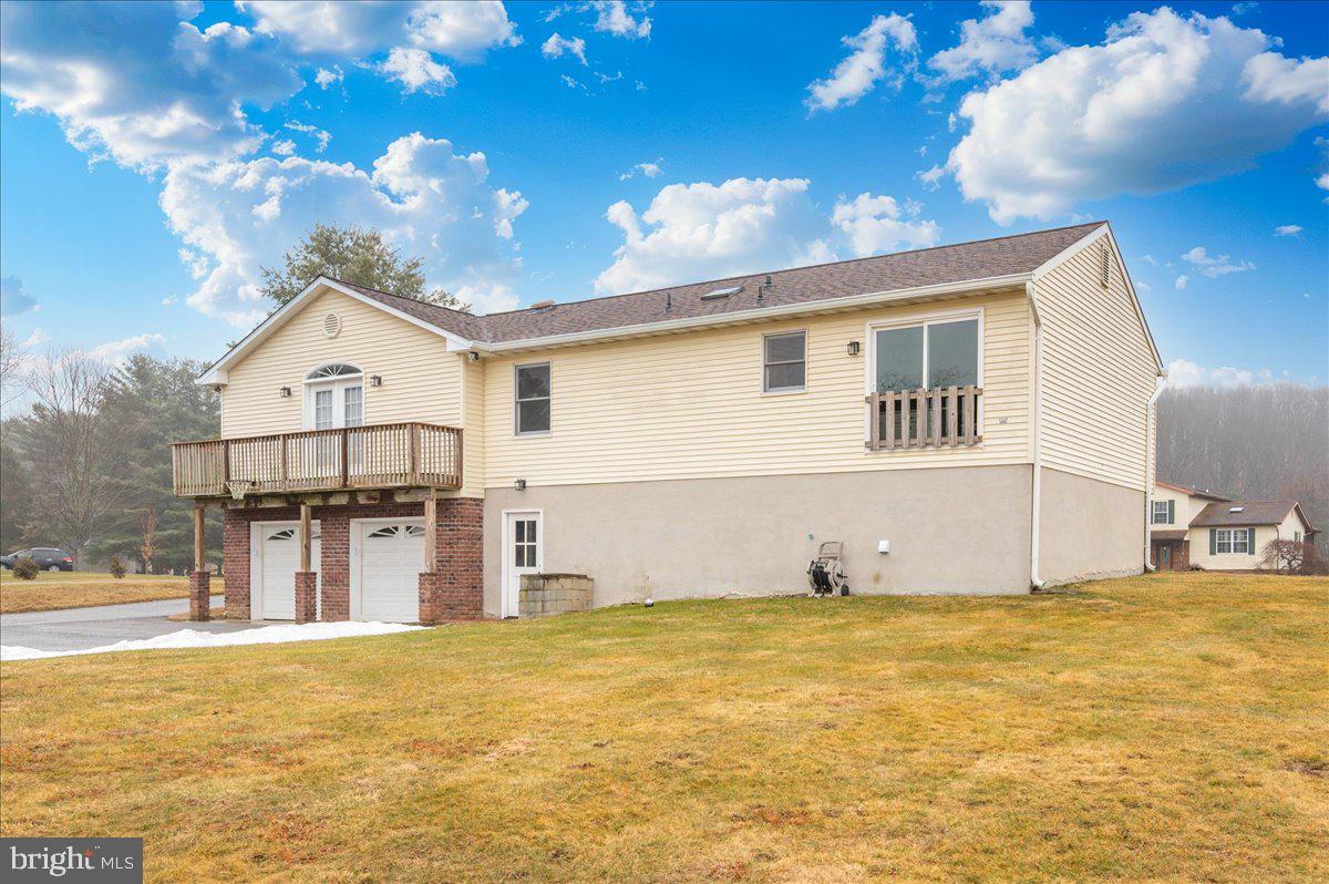 1589 SMILEY DRIVE