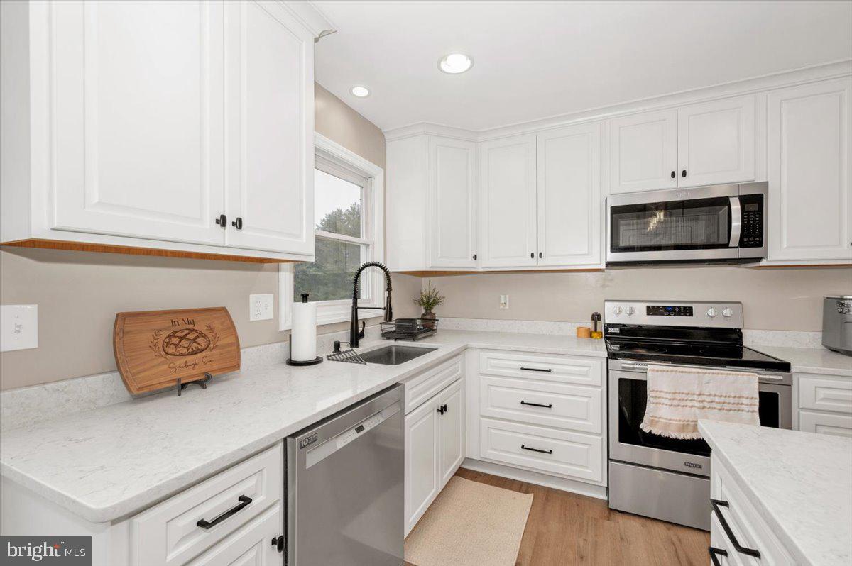 1589 SMILEY DRIVE
