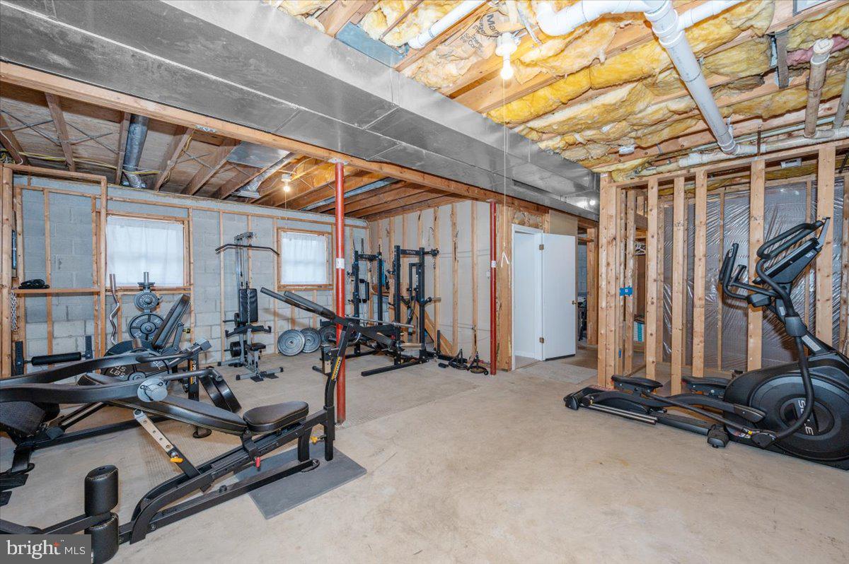 1589 SMILEY DRIVE