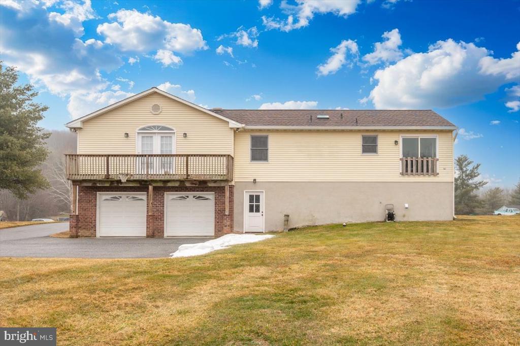 1589 SMILEY DRIVE