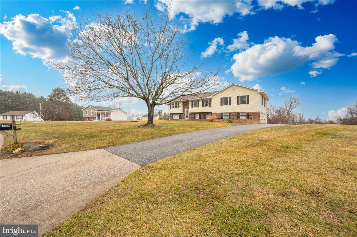1589 SMILEY DRIVE