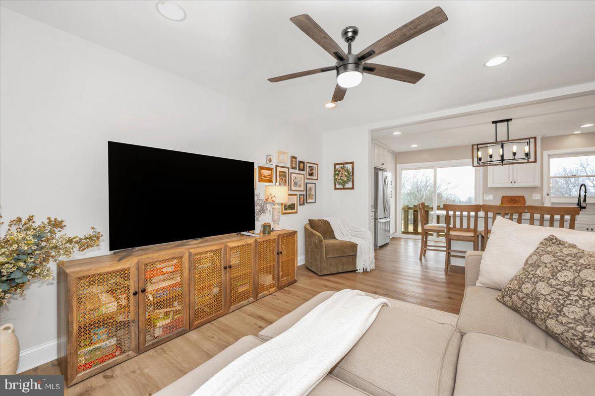 1589 SMILEY DRIVE