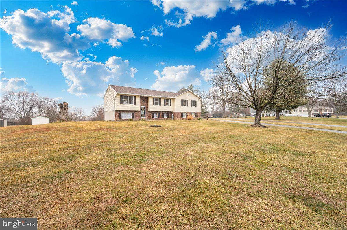1589 SMILEY DRIVE