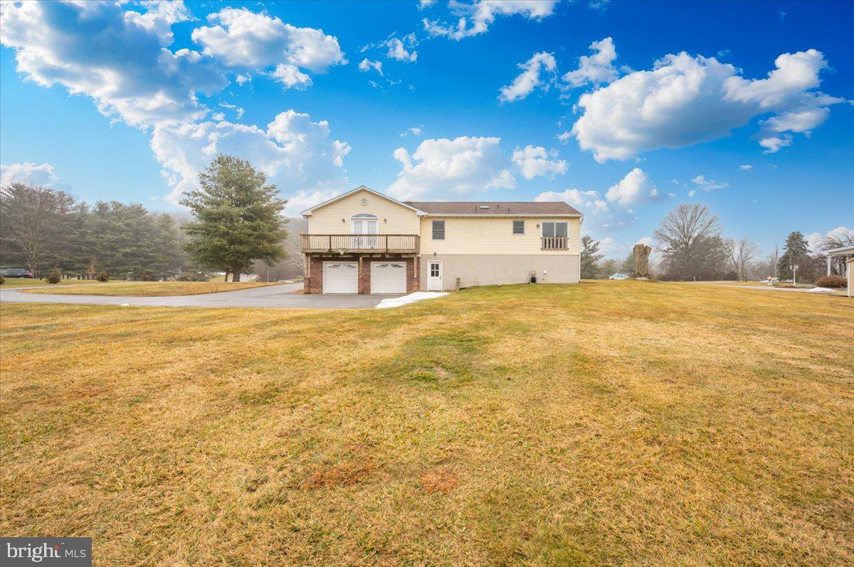1589 SMILEY DRIVE
