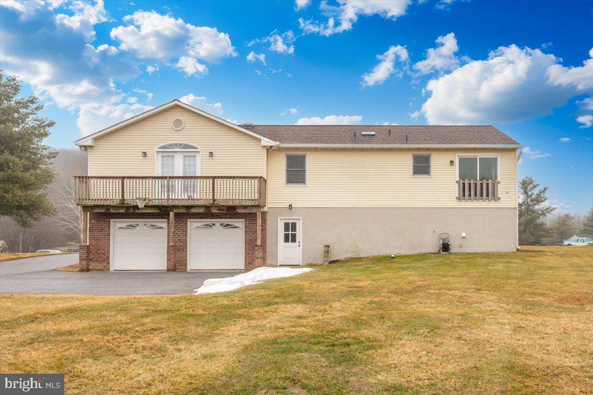 1589 SMILEY DRIVE