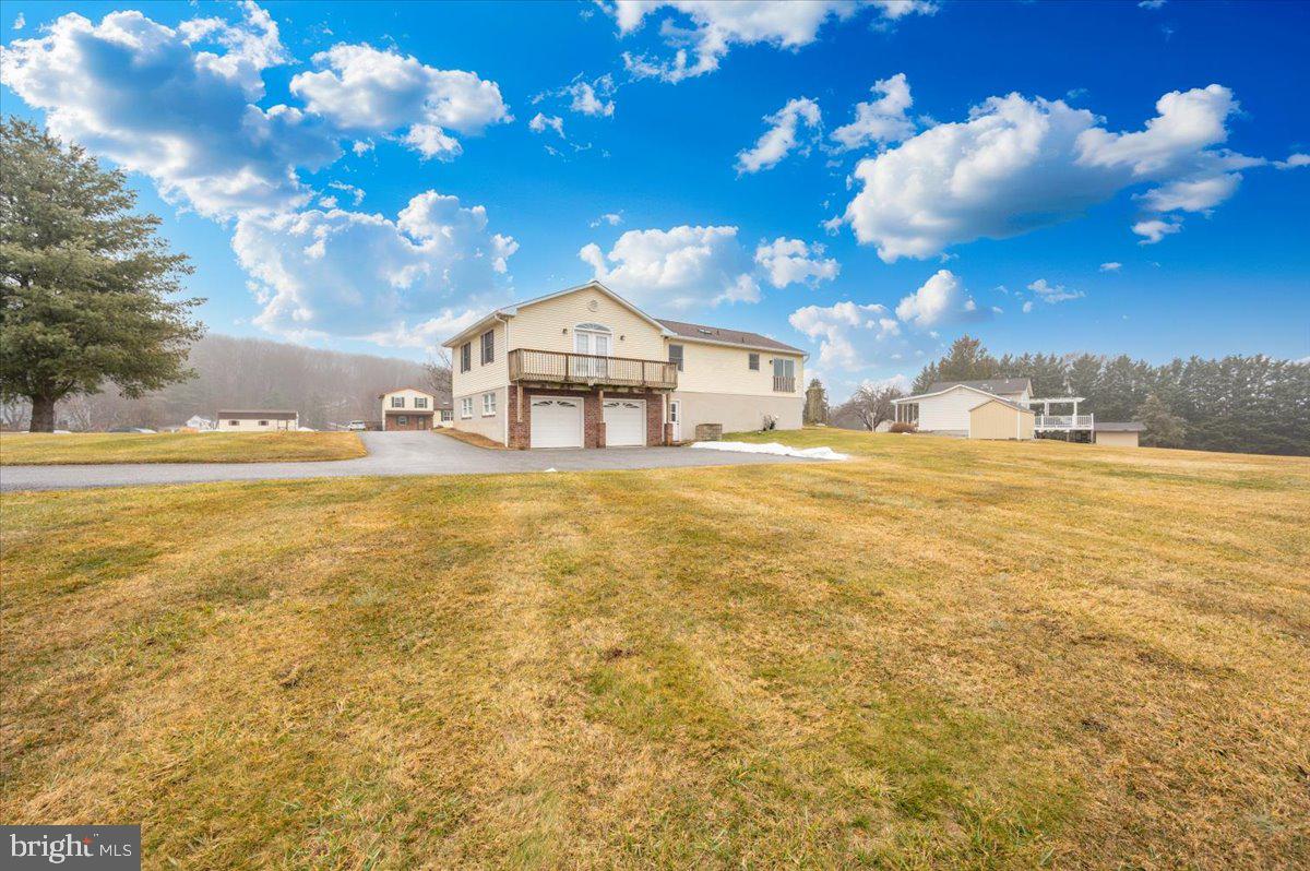 1589 SMILEY DRIVE