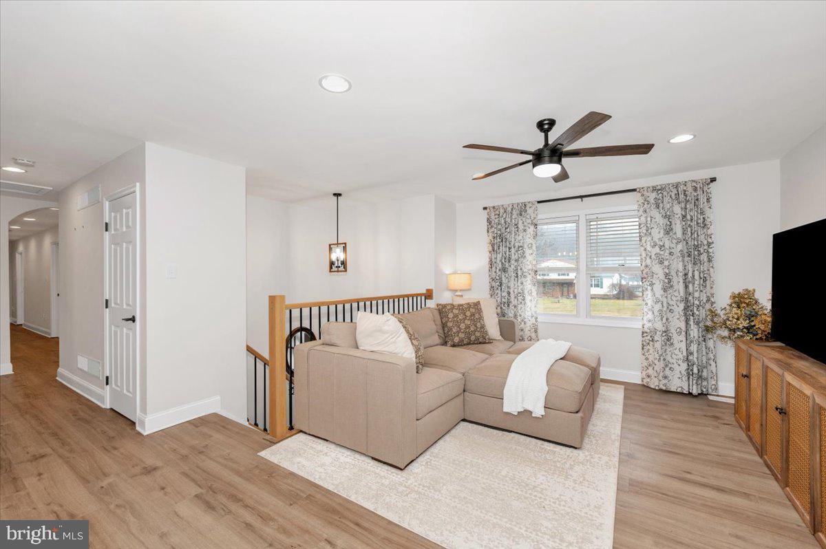 1589 SMILEY DRIVE