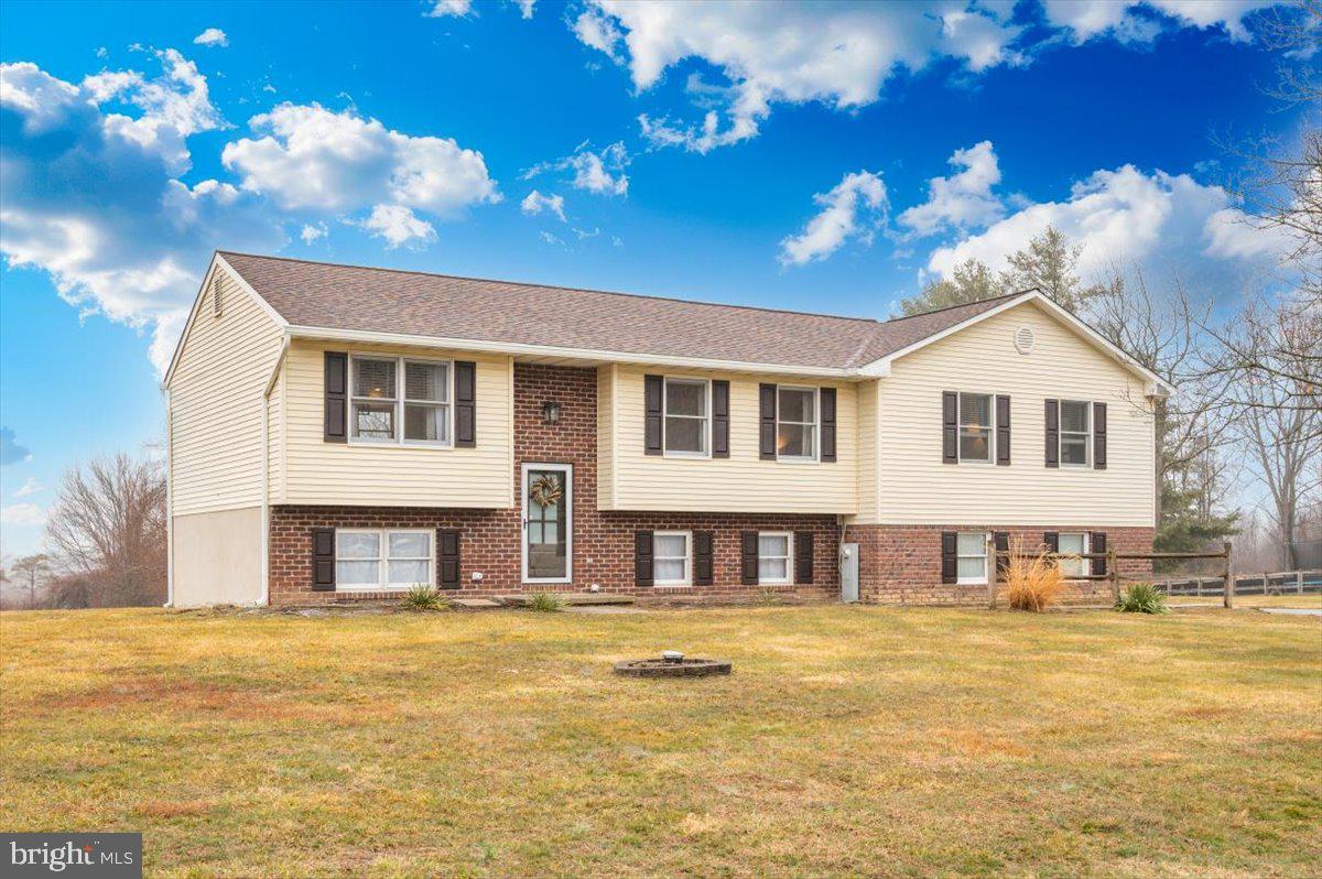 1589 SMILEY DRIVE