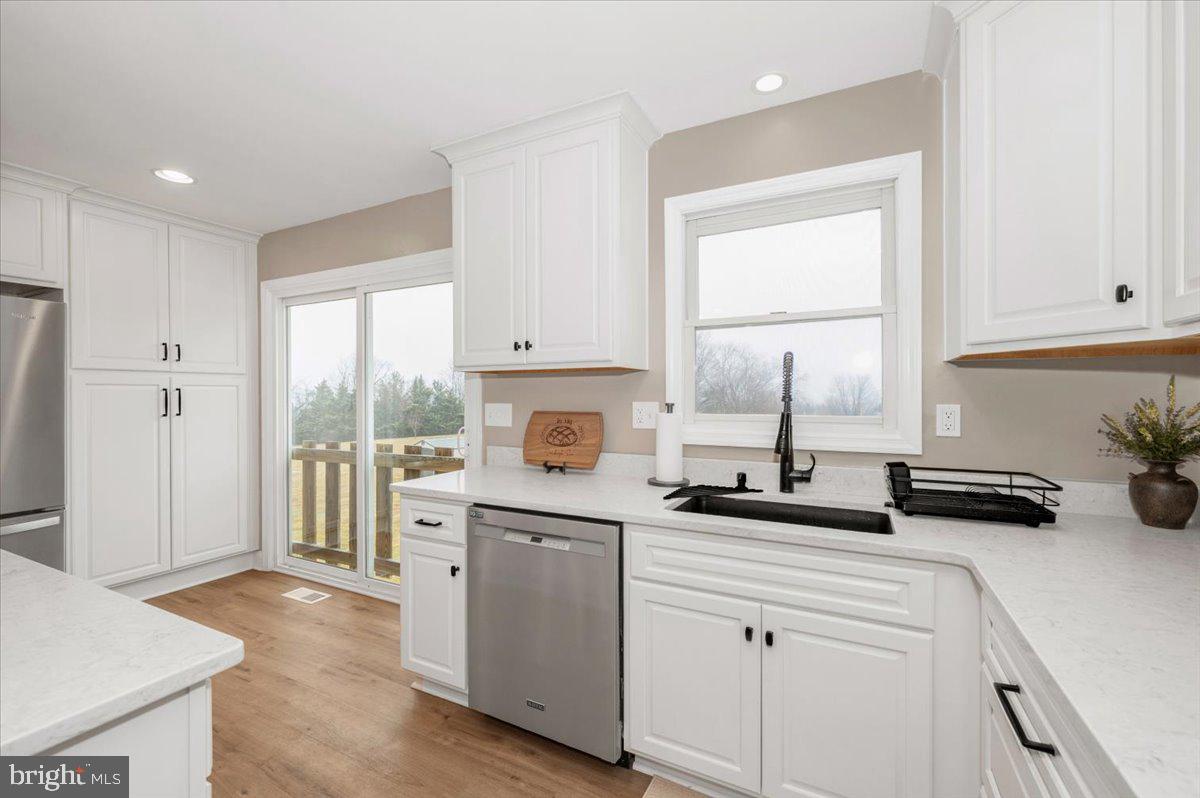 1589 SMILEY DRIVE