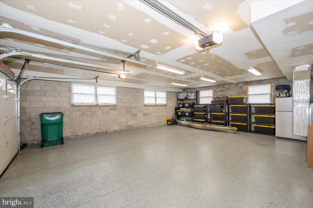 1589 SMILEY DRIVE